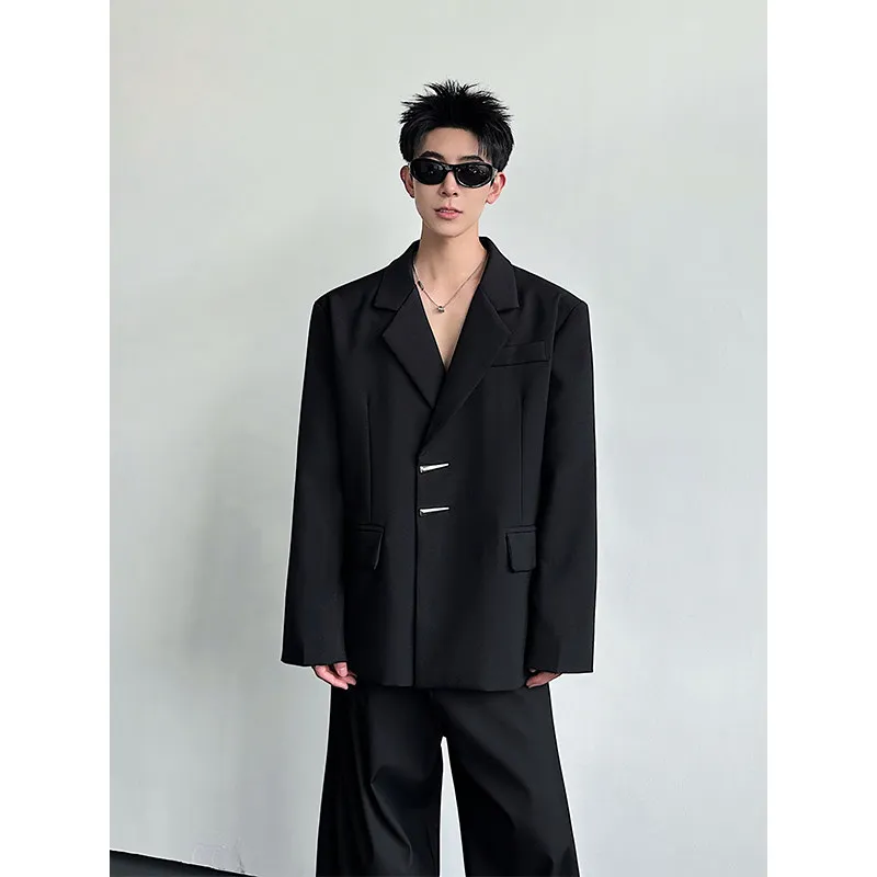 

Повседневный мужской костюм с металлическими пуговицами и накладками на плечах, модный, из дышащего полиэстера, городской стиль, длинный рукав, весенняя коллекция