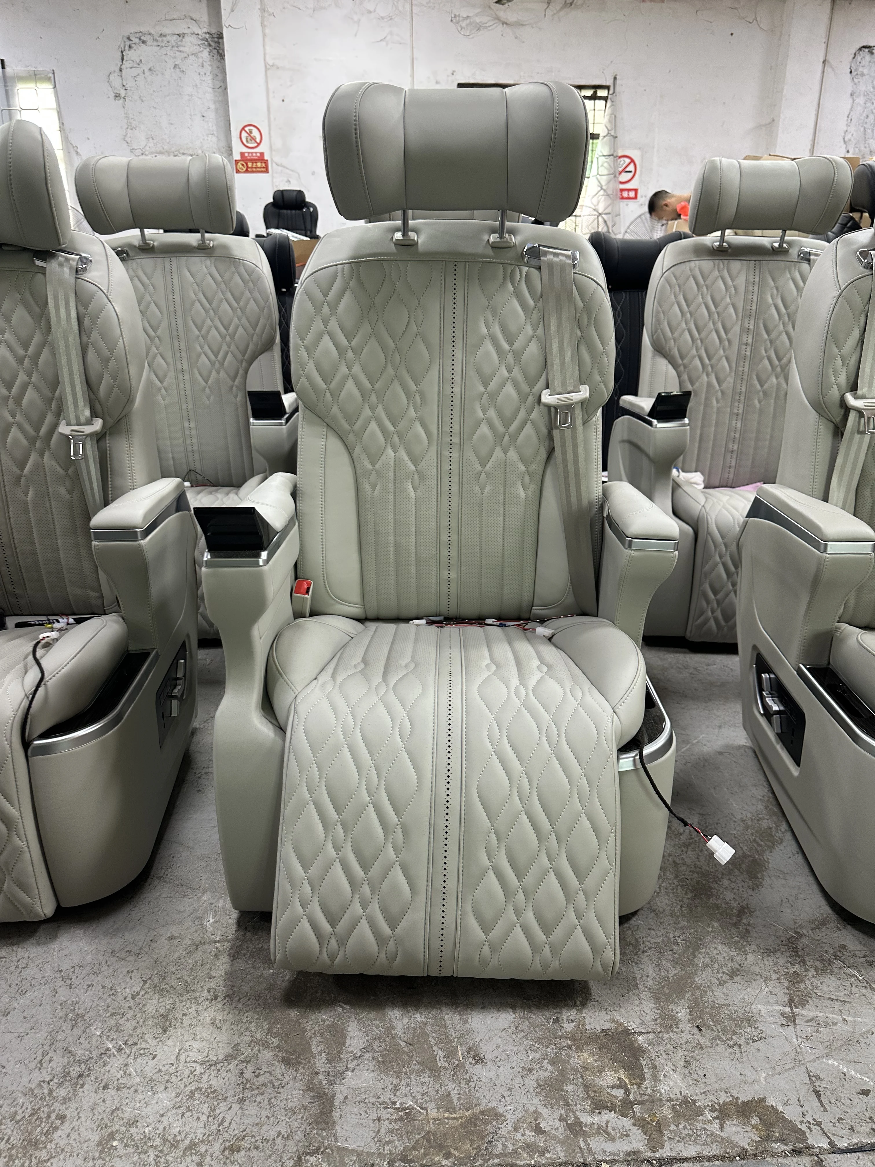 

Modified electric universal MPV Vip car seats, suitable for Mercedes-Benz V-CLASS (W447), upturned screen version