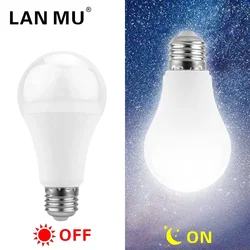 E27 ha condotto la lampadina del sensore da crepuscolo all'alba 5W 7W 9W 12W ca 110V 220V 85-265V luce notturna diurna accensione/spegnimento automatico lampada intelligente a LED per giardino