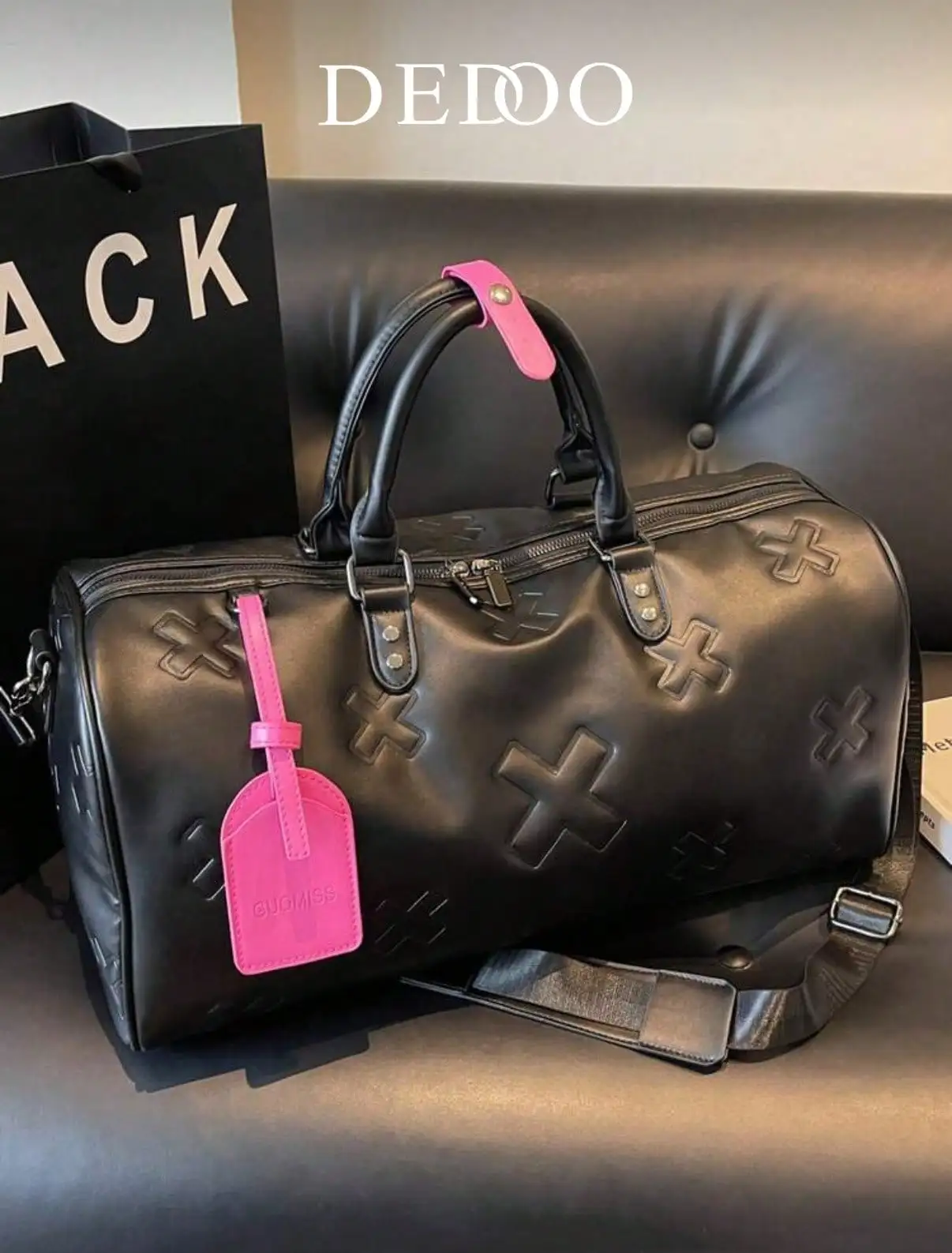 1pc Fashionable & Versatile Large Capacity Solid Color PU Leather Embossed Thick Padded Travel Bag, With Contrast Color Luggage Tag Pendant Design, Suitable For Men And Women, Ideal For Leisure Travel, Business Trip And Back To School