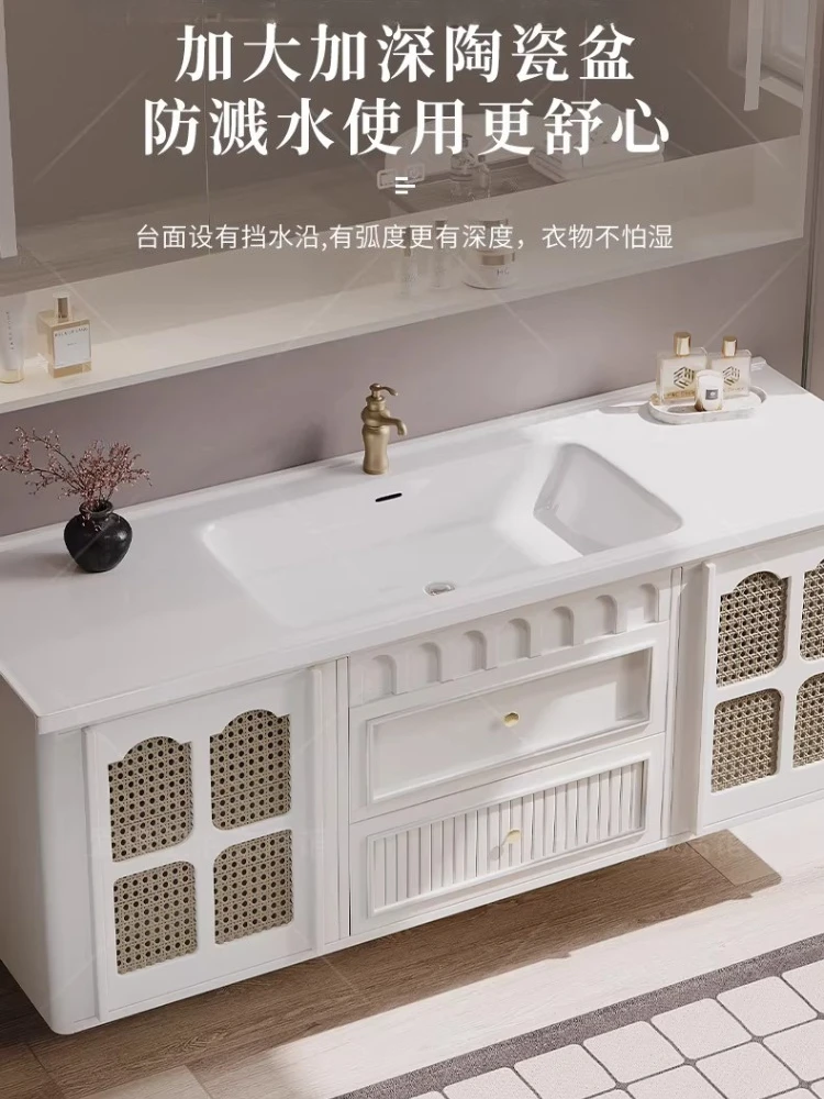 

Французский винтажный дубовый шкаф для ванной комнаты с интегрированной керамической раковиной