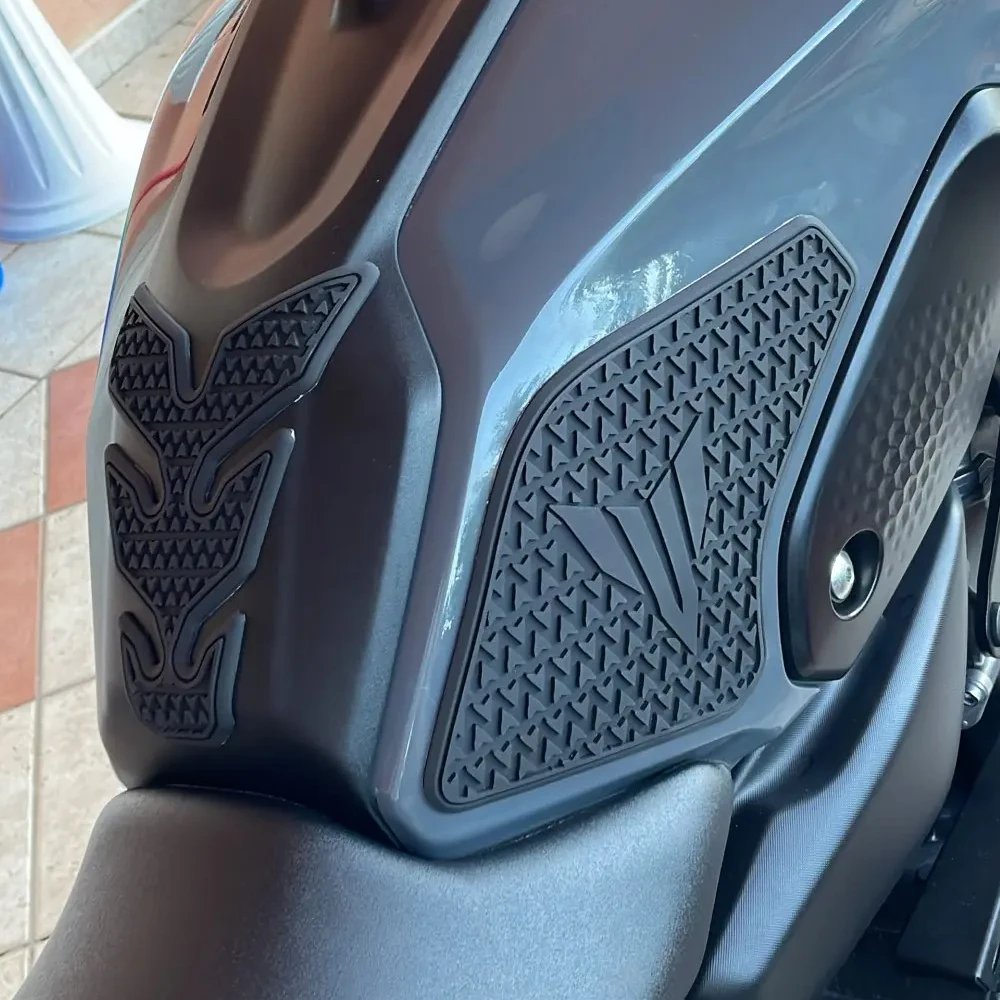 

Side Fuel Tank Pads Protector Stickers Decal Gas Knee Grip Traction Pad Sticker For Yamaha MT-07 MT07 MT 07 2021-2023 2024 2025