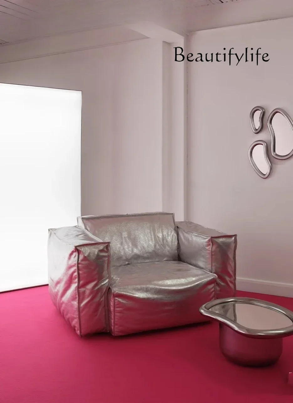 YY Sofá individual moderno con bloque de tofu de cuero plateado para estudio de diseño minimalista moderno