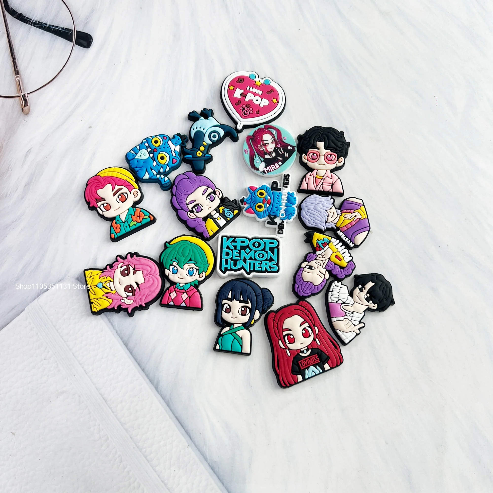 Niedliche Cartoon-Figuren Schuh-Charms Chibi Bunte PVC-Schuhdekorationen für Clogs Gartenschuhe Sandalen Taschen DIY-Zubehör Geschenk – Detail 9