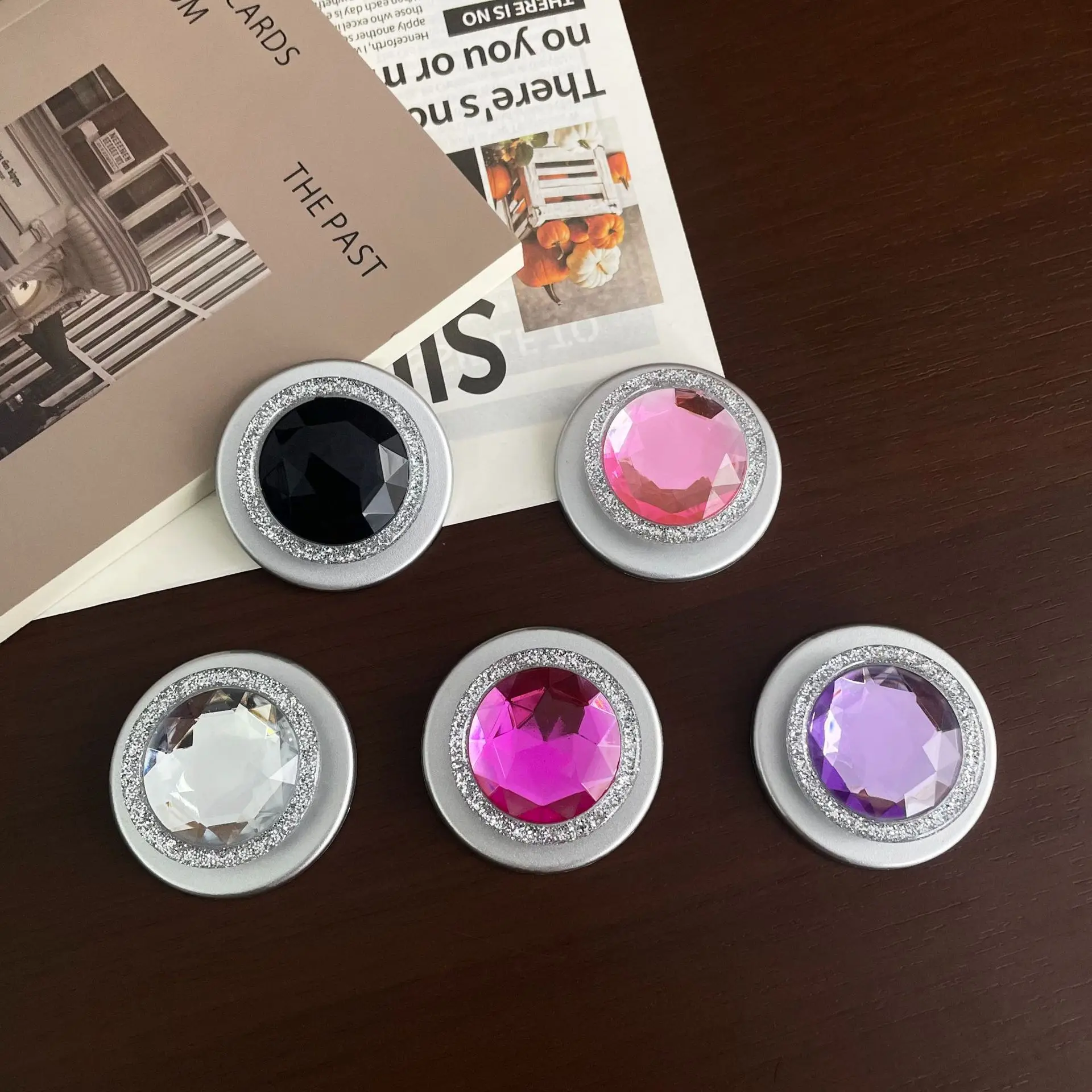 Rinestone Love Heart Magnetic Phone Grip Holder Luxury Desktop Phone Stand Bracket Socket for Magsafe Cell Phone Case Accessory