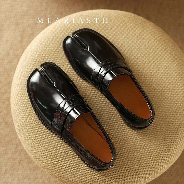 black Tabi Shoes Split Toe Patent Leather Loafers for Women Non Slip Lightweight Round Toe Wide Width Casual Cute men Moccasions view 6