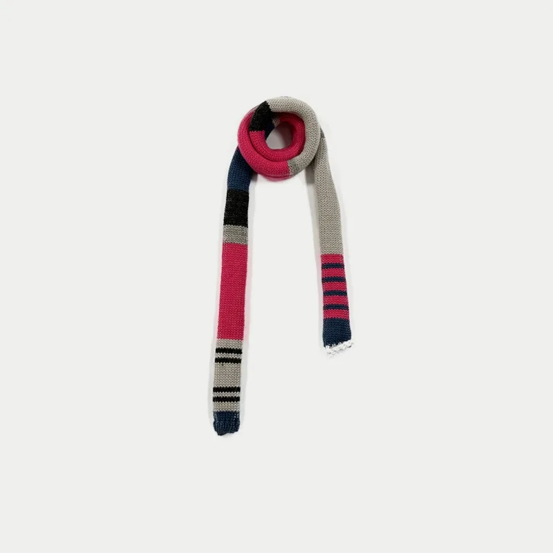 30% Wool Blend Color Blocked Worn Matched With Contrasting Thin And Narrow Long Rolled Scarf, Women