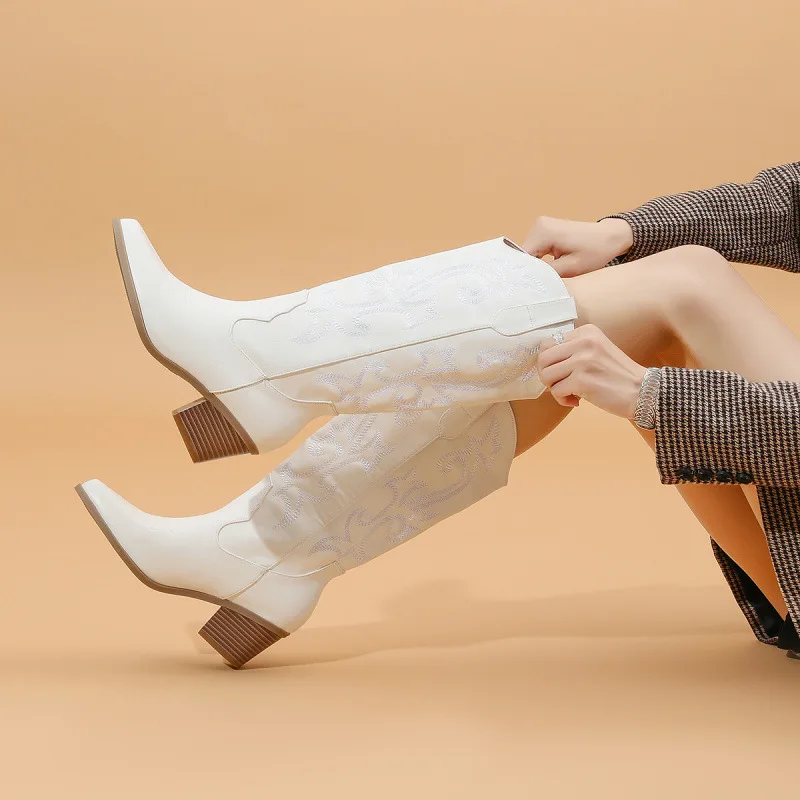 

Ретро-ботинки в западном стиле, без застежек, с вышивкой, на массивном каблуке, размеры 35-43