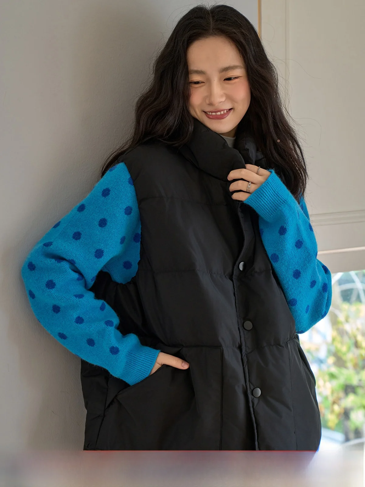 

Bla Stand Collar down Vest Women's Outerwear Faionable Loose oulder Pad Design Polyester Fiber White Du down Inner