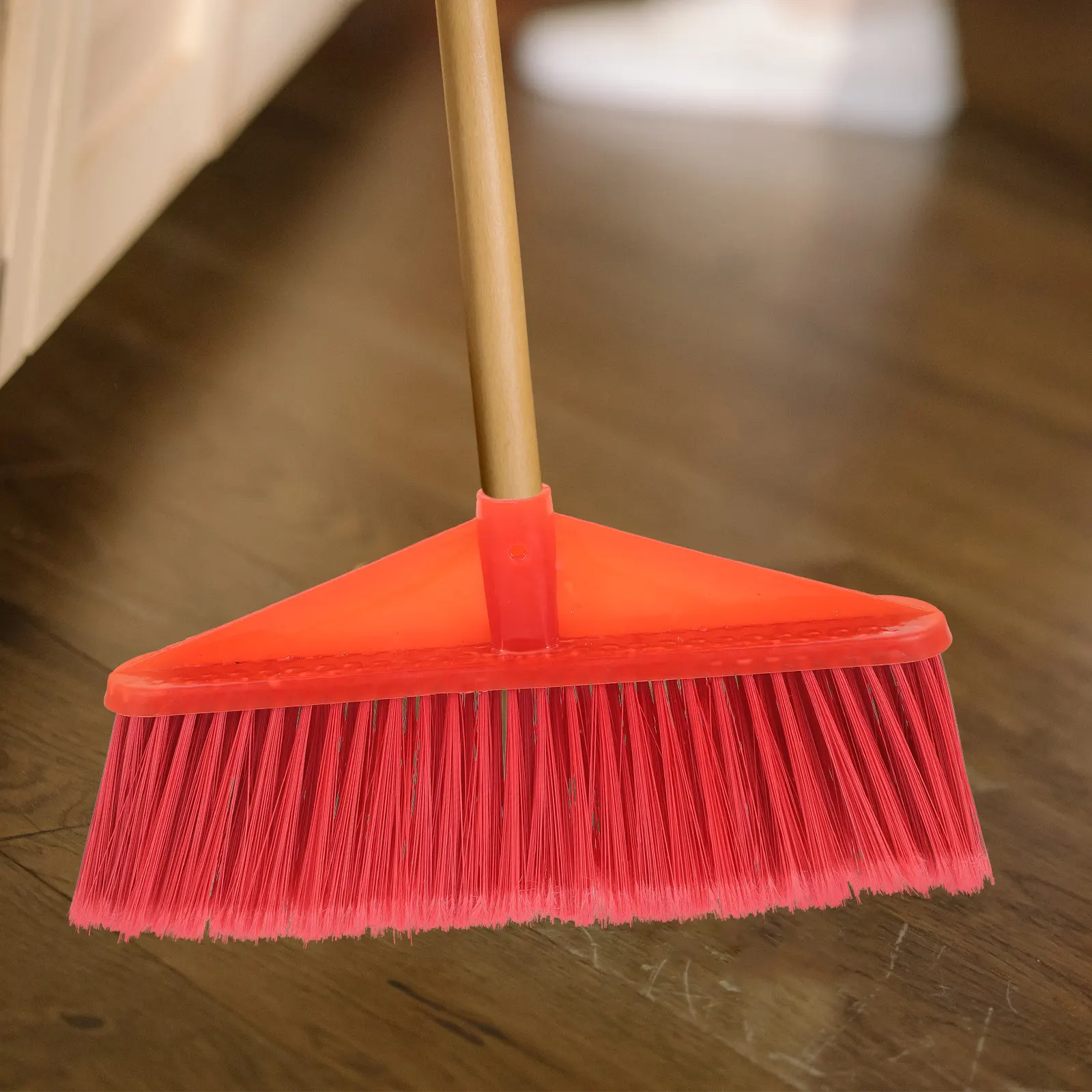 

Пластиковая насадка для портативной уборочной щетки с гибкими щетинками и заостренным концом для сбора волос и мусора в углах, на столах и полу
