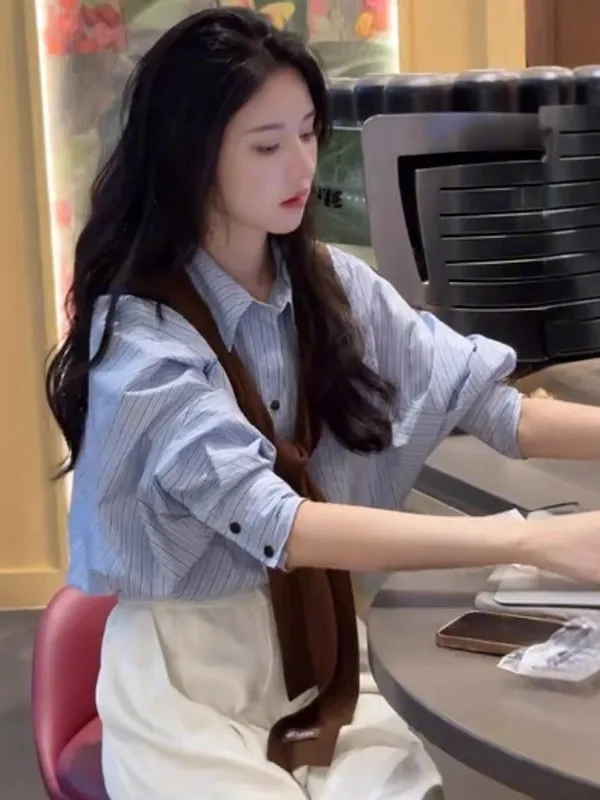 

Элегантная женская рубашка с длинным рукавом в синюю полоску, модная весенняя модель с воротником на одной пуговице, стильный красивый топ