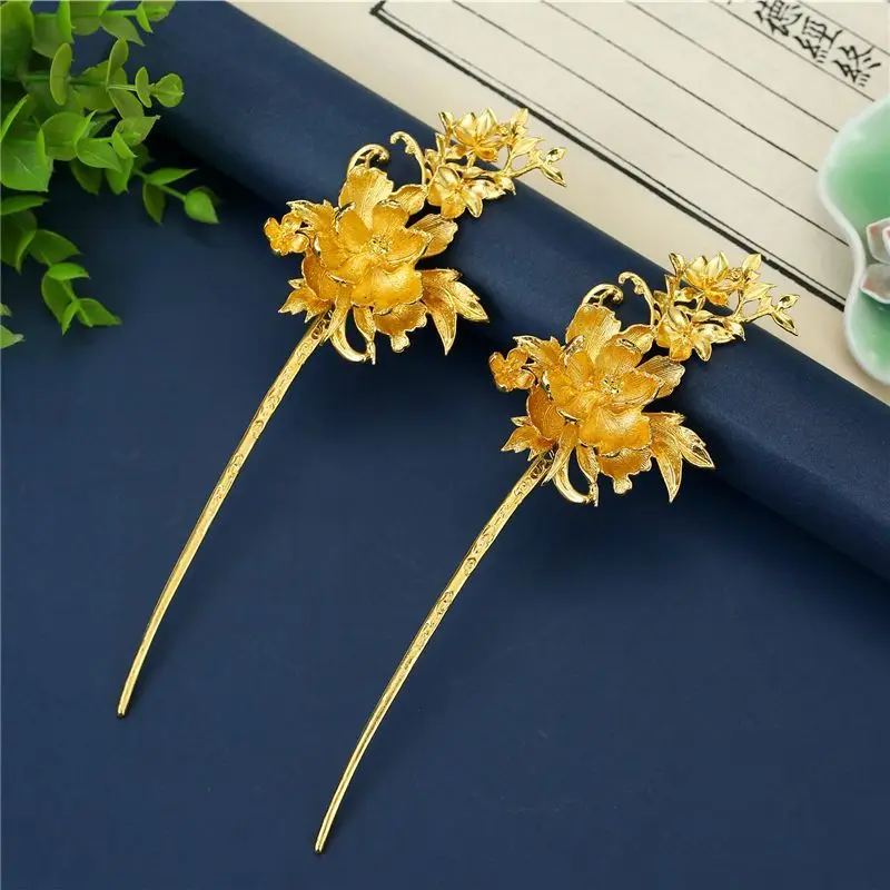 Chinese-style gold-plated hairpin for brides, elegant accessory for cheongsam and formal dresses, versatile traditional wedding