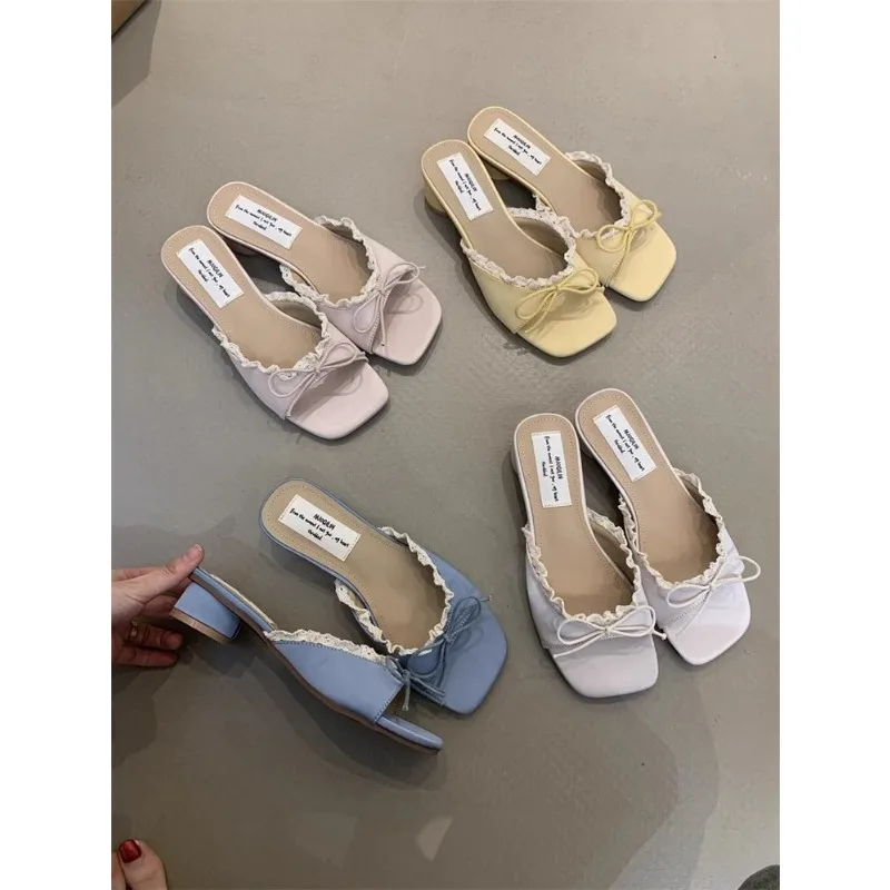 شباشب نسائية صيفية بعقدة على شكل فراشة من الدانتيل فستان كاجوال سميك بكعب منخفض على طراز الشارع شرائح نسائية فاخرة