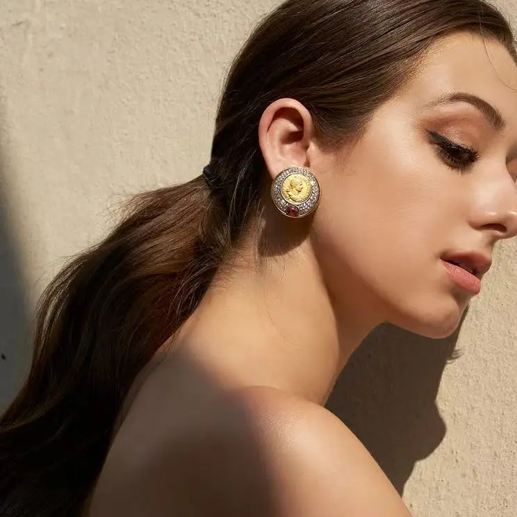 Designer Luxury Gold-plated Rhinestone Retro Roman Figure Statue Women's Earrings Fashion Luxury Banquet Earrings for Women