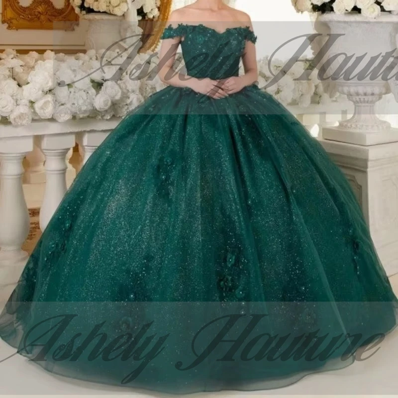 AA220 فساتين Quinceanera الخضراء المخصصة ثوب الكرة الخامس الرقبة الدانتيل زين مشد الكرة تول تنورة المرأة حفلة موسيقية فستان 15 16