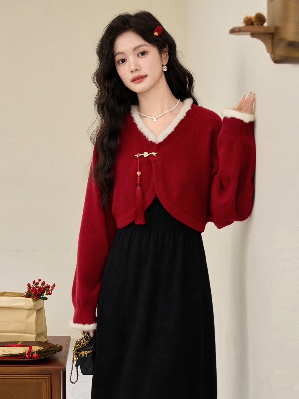 ALXNAN Cardigan lavorato a maglia rosso da donna corto nuovo stile cinese maglioni con design unico con fibbia 2025 autunno top a maniche lunghe L52208SY