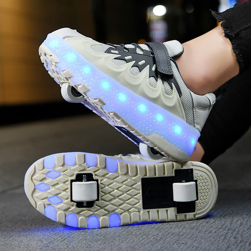 Sepatu anak-anak lampu LED, sepatu kasual anak-anak lampu LED anak laki-laki dan perempuan empat roda sepatu Roller Skating bercahaya sneaker mode anak-anak