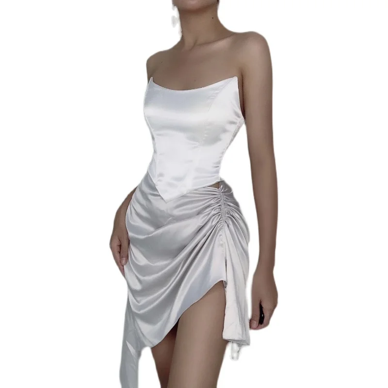 エレサテンツーピースセット ホワイト ワンショルダーデザインのハイウエストAラインシルエットのスカート 若い女性の通勤用