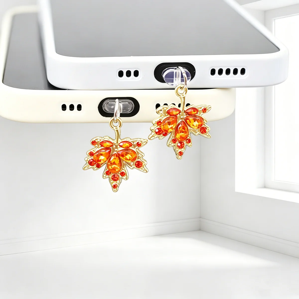 

Mobile Phone Dust Plug Beautiful Artificial Gemstone Maple Leaf Design Hanging Accessories Decoration For Iphone17 Type-C