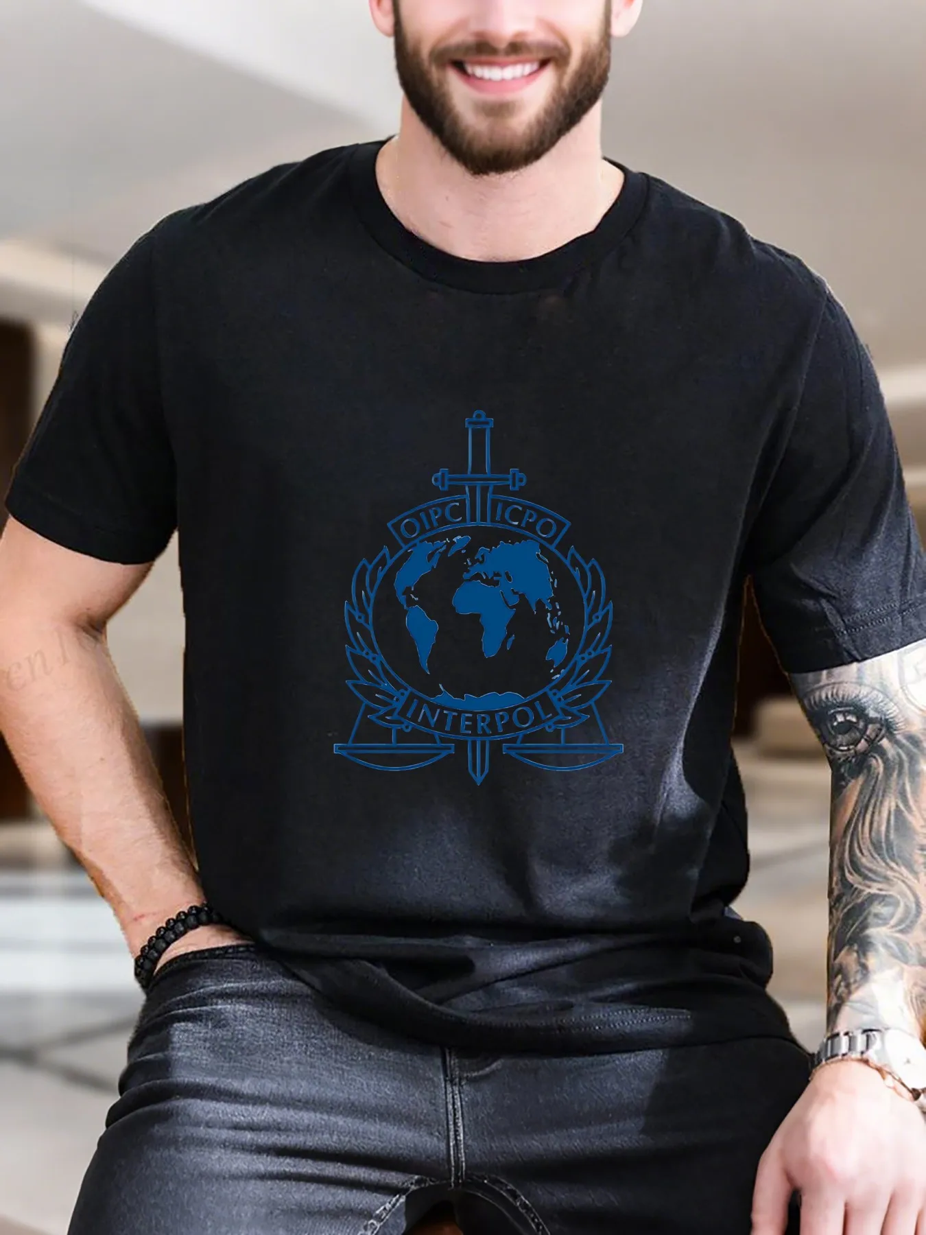 

New Arrival Fashion Men's Graphic Print T-Shirt Cross Globe Sticker Design 100% Cotton Breathable Tee for Casual Summer Wear Tre
