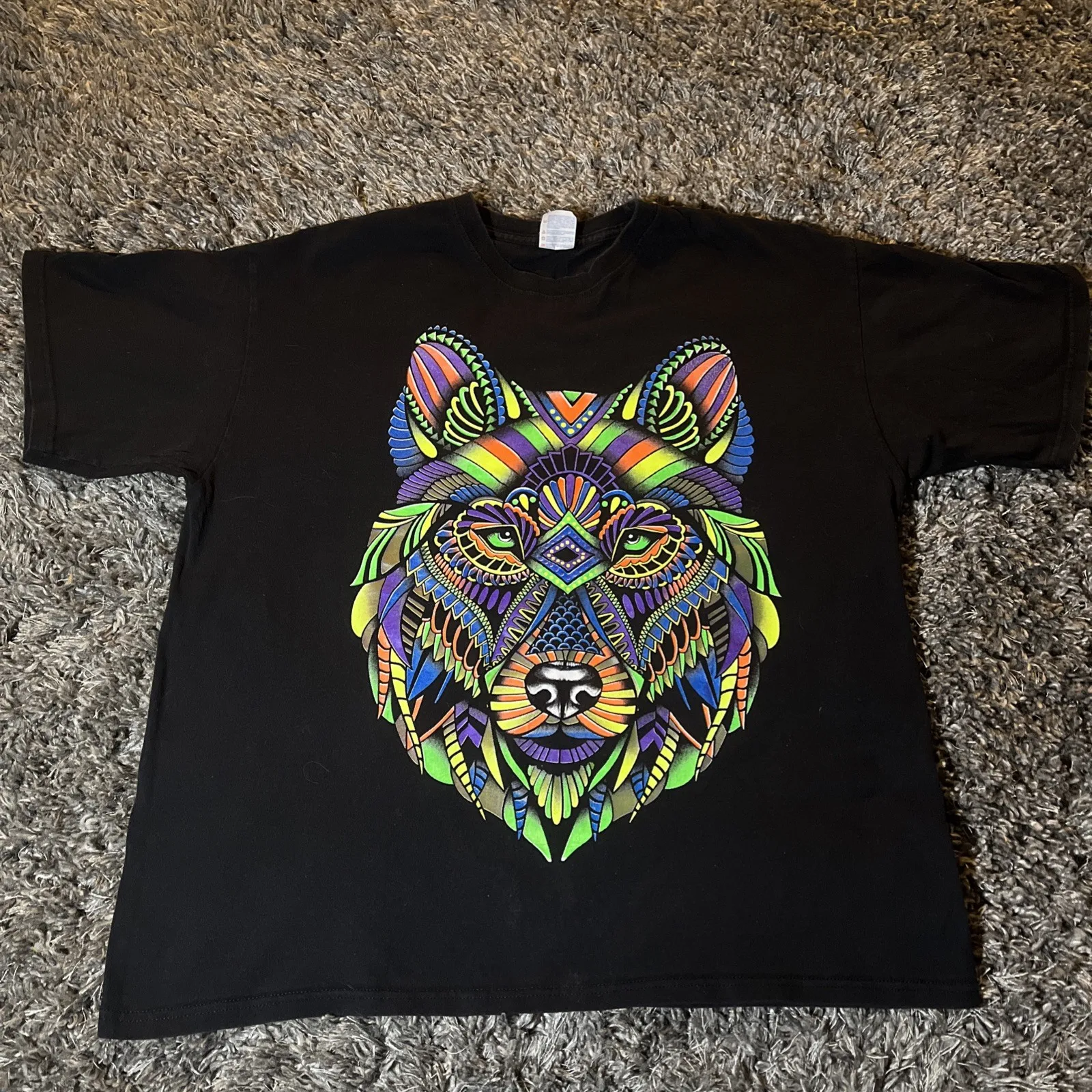 Camiseta con estampado de mandala en la parte delantera con cara de oso de neón y cara de lobo gris en la parte trasera, color negro, talla XL de Yazbek