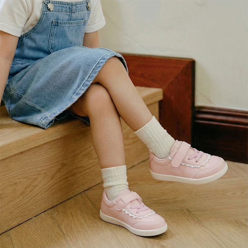 

Весенние кожаные туфли для девочек, повседневные детские кроссовки на липучках с мягкой подошвой, для малышей и детей младшего возраста.