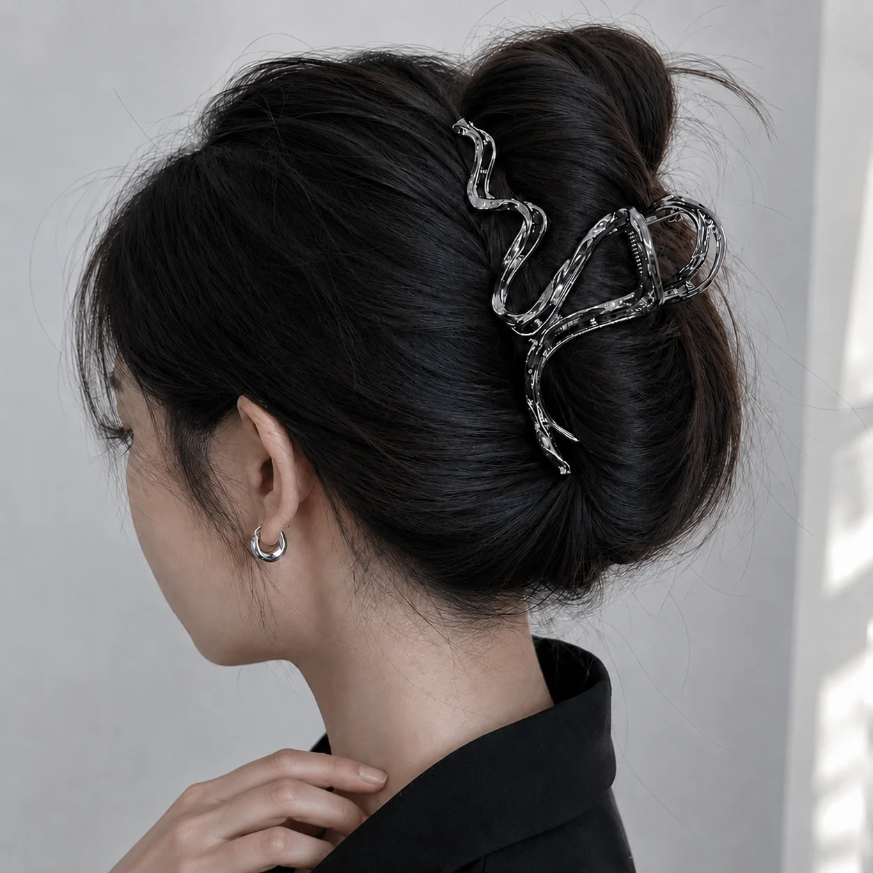 Snake Claw Clip Women Metal Hair Claw Clip Alloy Gun Shark Clip Elegant Updo Hair Accessories Ins Trend Style Minimalist Fashion