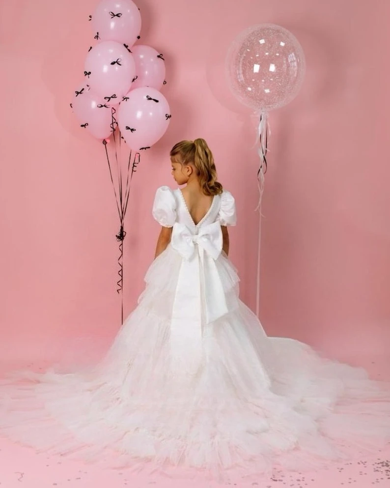 فساتين فتاة صغيرة لوصيفة العروس من الساتان على شكل زهرة لؤلؤية فستان حفلات للأطفال الصغار مع ذيل تول فتاة فستان الأميرة للحفلات