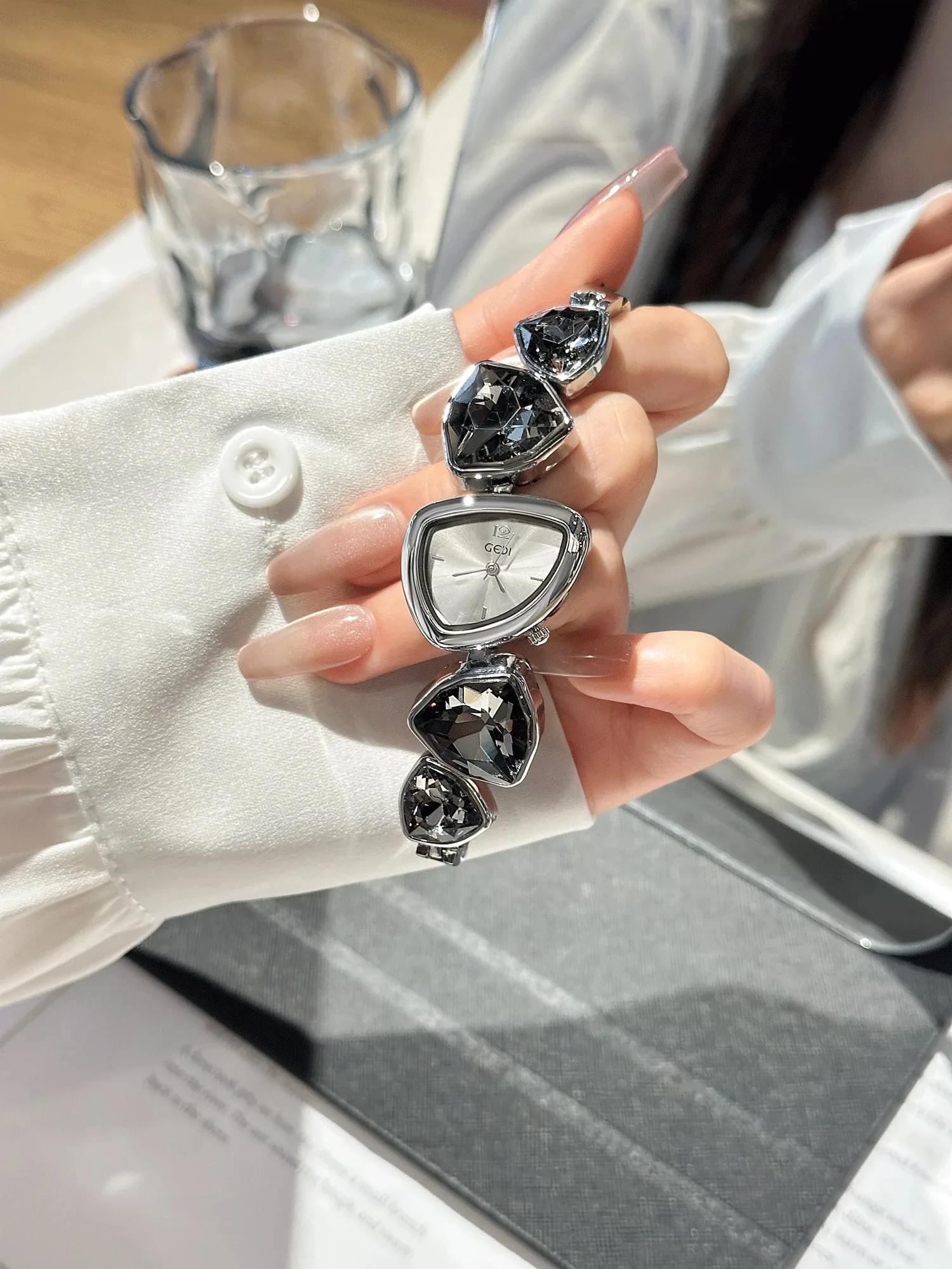 Women Quartz Watch Luxury Irregular Reloj Vintage Girls Watches Orologio Sliver Gold Bracelet Diamond Clock Ladies Wristwatch