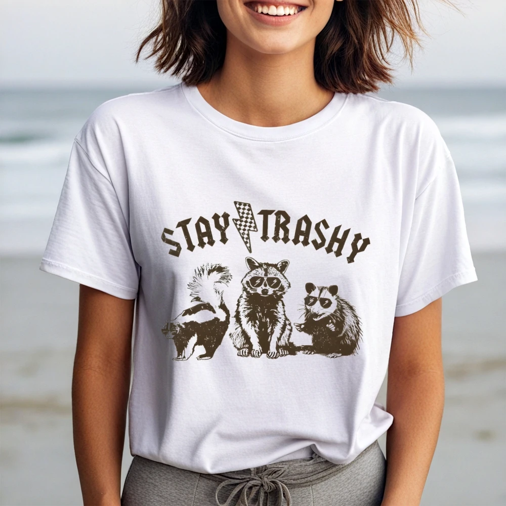 StayถังขยะRaccoon Graphic Teeสําหรับผู้หญิงผู้ชายVINTAGE Retro Y2Kแฟชั่นสไตล์ฤดูร้อนสวมใส่Unisex TEEเสื้อสไตล์