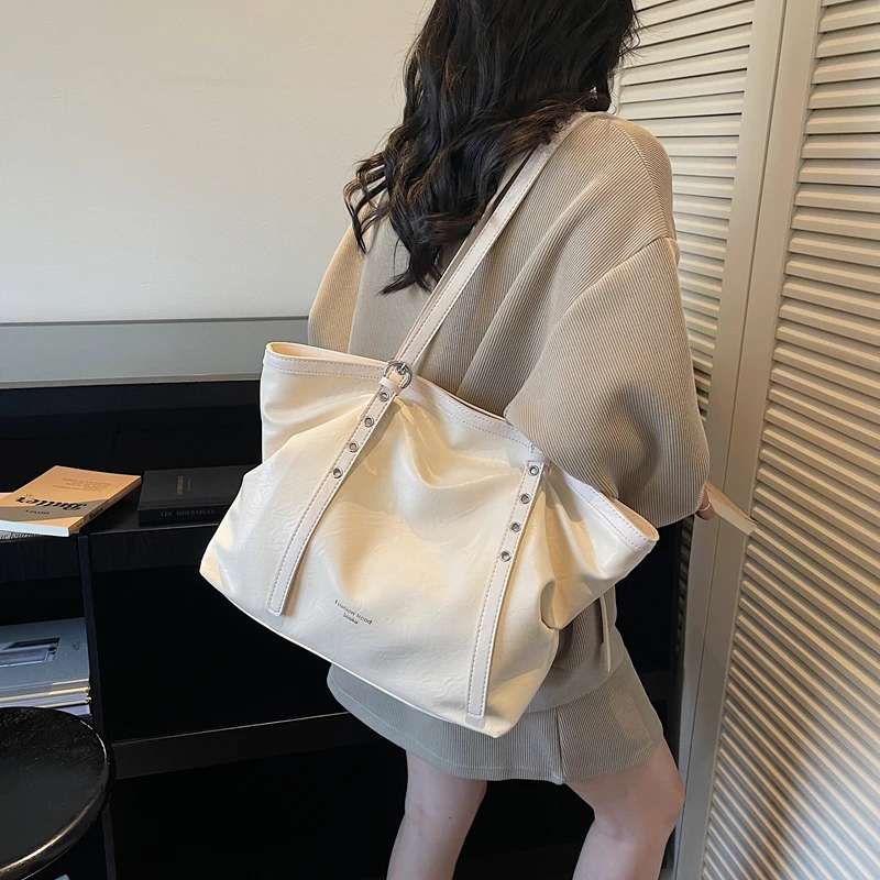 Trendy PU Zipper Versatile Shoulder Bag Simple Structured Casual Temperament Purse Large Capacity Commuting Handbag for Women