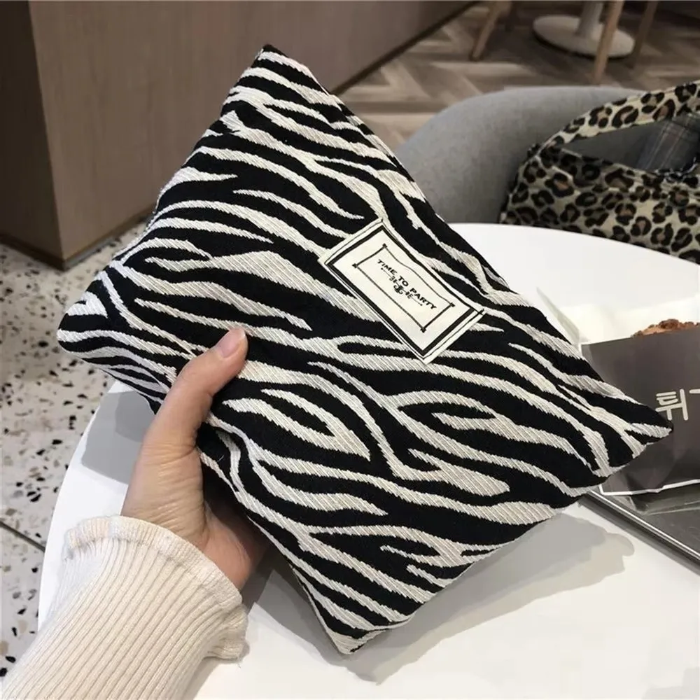 Versatile Portable Cosmetic Bag Large Capacity Thickened Clutch Bag Zebra Leopard Print Beauty Case for Women