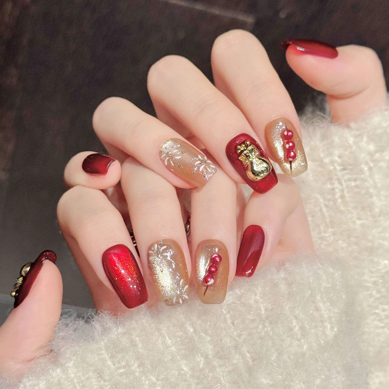 10pcs Red Gold Cat's Eye Press On Nails Lucky Cat New Year Fake Nails Handmade Manicure Square Glitter Nails Stickers 3D Decor