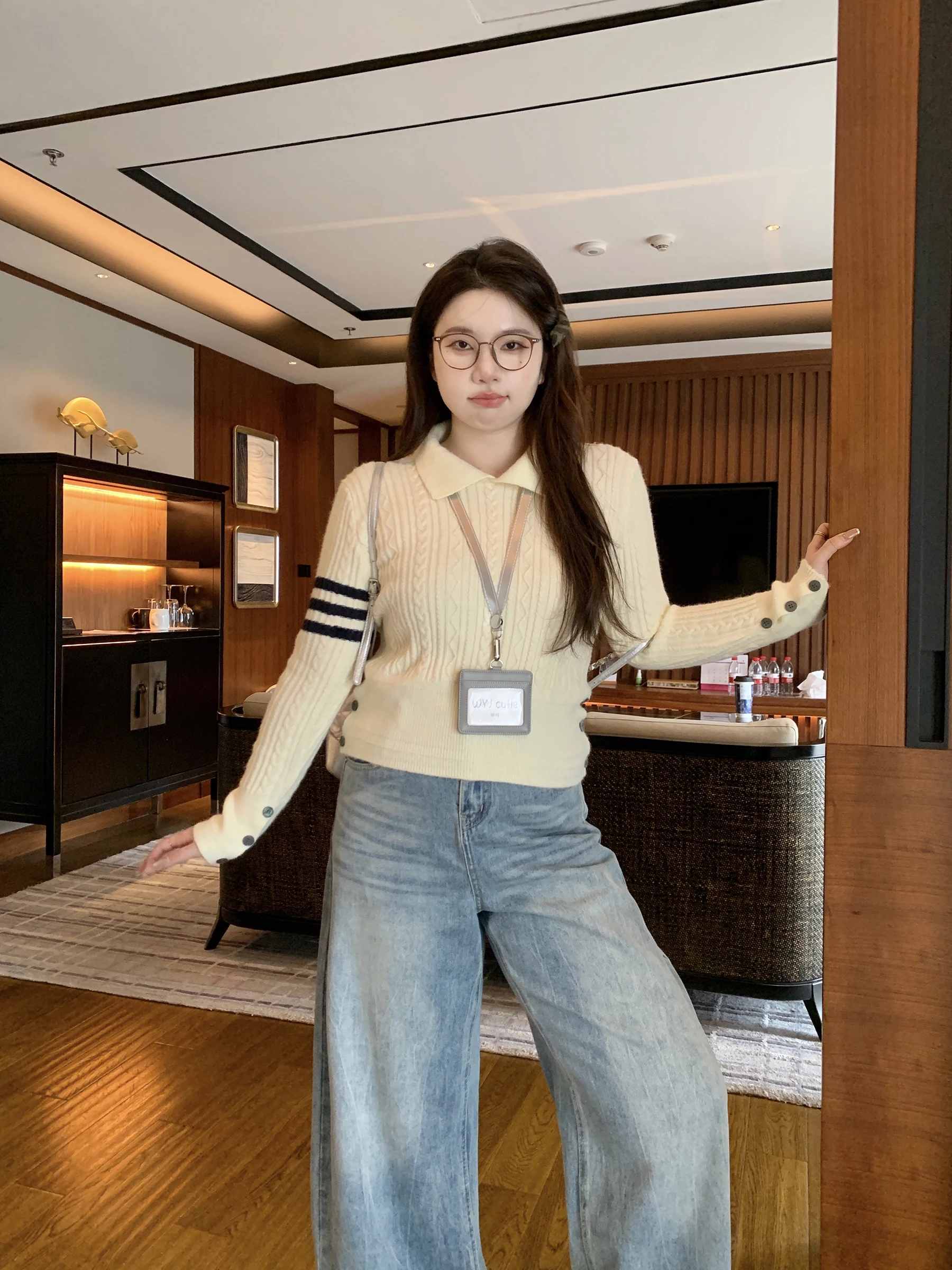 

M5T6 Fatter Fit Muel Handbook Design Tee Bars Twist Knit Overhead Sweater Long Sve Regular Length for Women Winter 2025