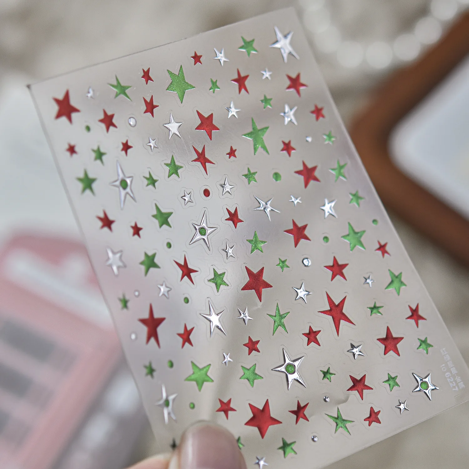 Minimalist Xmas 5D Nail Decals Red Green Tone Metal Five‑Pointed Star Nail Stickers Simple Christmas Nail Art Supplies Manicure