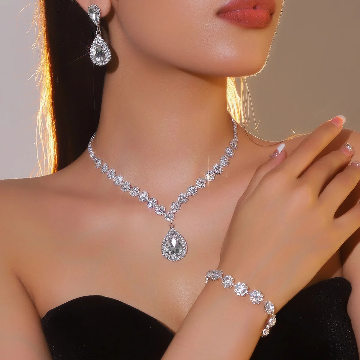 Luxury flash diamond necklace, earrings, bracelet, three-piece set, fashion trend item, earrings, bracelet set.