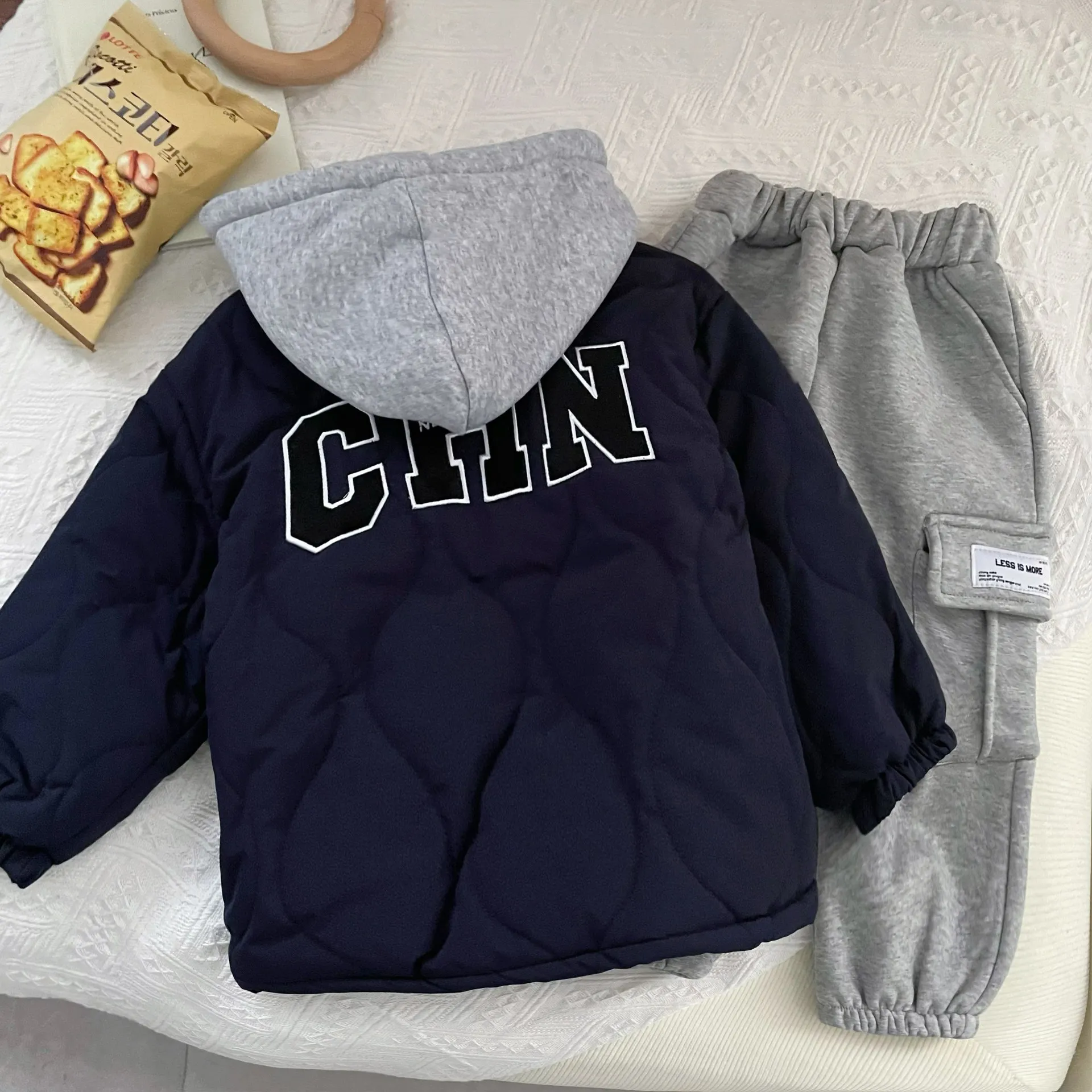 Children's cotton jacket 22, winter jacket with cotton and thick letters, children's winter thick cotton jacket