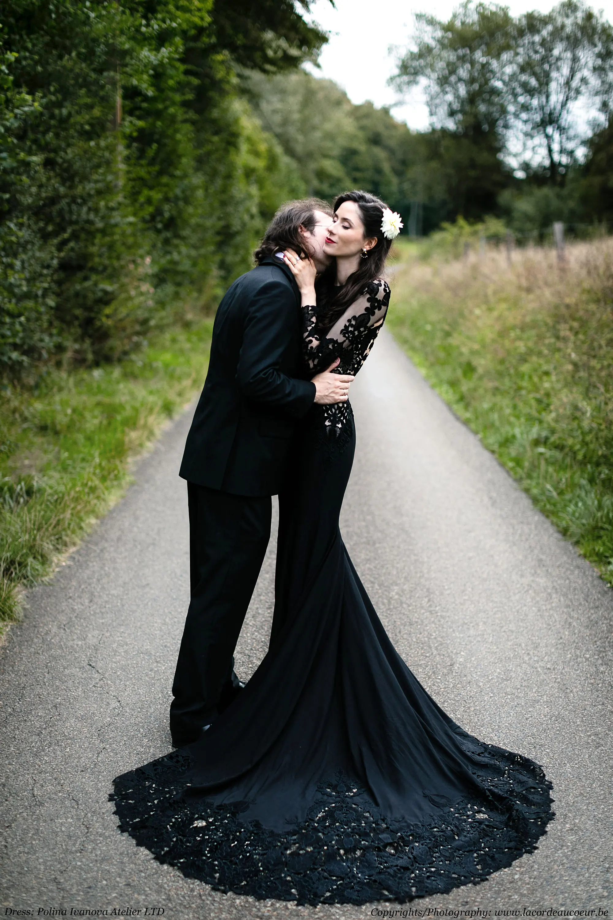 custom 17006# Elegant Black Lace Bridal Gown with Buttons Bridal Cape Illusion Back Sexy Fishtail Gothic Mermaid Wedding Dress