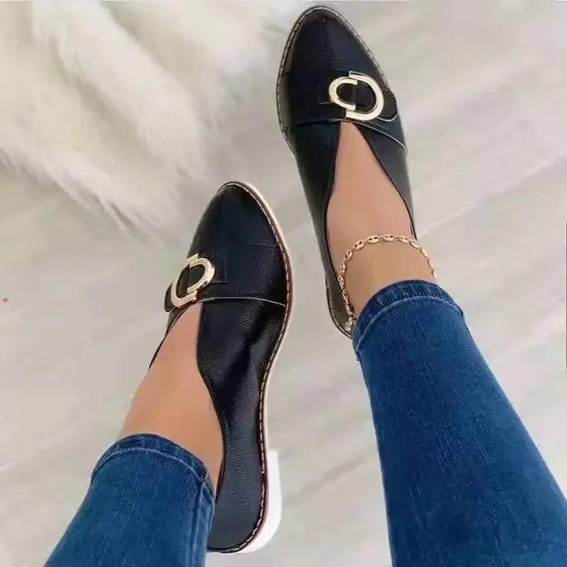 Bombas de salto baixo para mulheres, dedo apontado, decoração de metal, boca rasa, sapatos femininos, slip-on, sólido, marca, à venda, outono, 2024