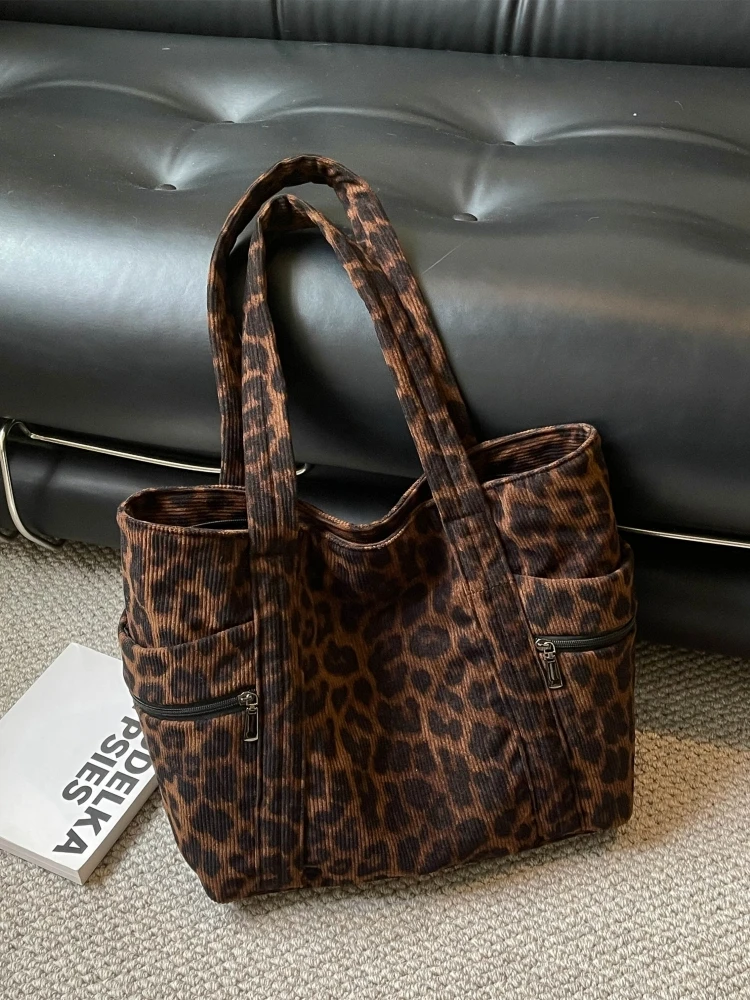 Ladies Large Capacity Velvet Tote Bag with Leopard Pattern for Commuting Single Shoulder Bag Fashionable Vintage Style