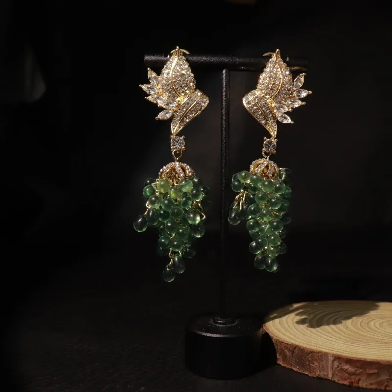 Middle Vintage Retro Metal Leaves Full Paved Rhinestone Mini Green Stone Beads Grape Bunch Earrings Temperament Dangle Earrings