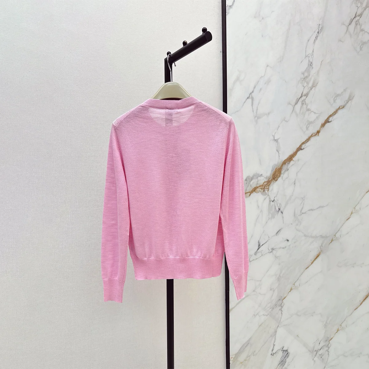 2026 High Quality Women's Light Pink Round Neck Wooden Button Knitted Cardigan--hb728