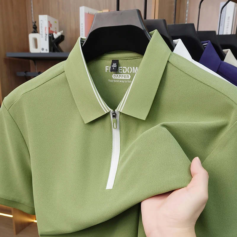 Luxusmarke Eisseide Poloshirt Sommer Komfort Atmungsaktives Herren-T-Shirt Modisches Reißverschluss-Design Koreanisches Freizeit-Kurzarmhemd