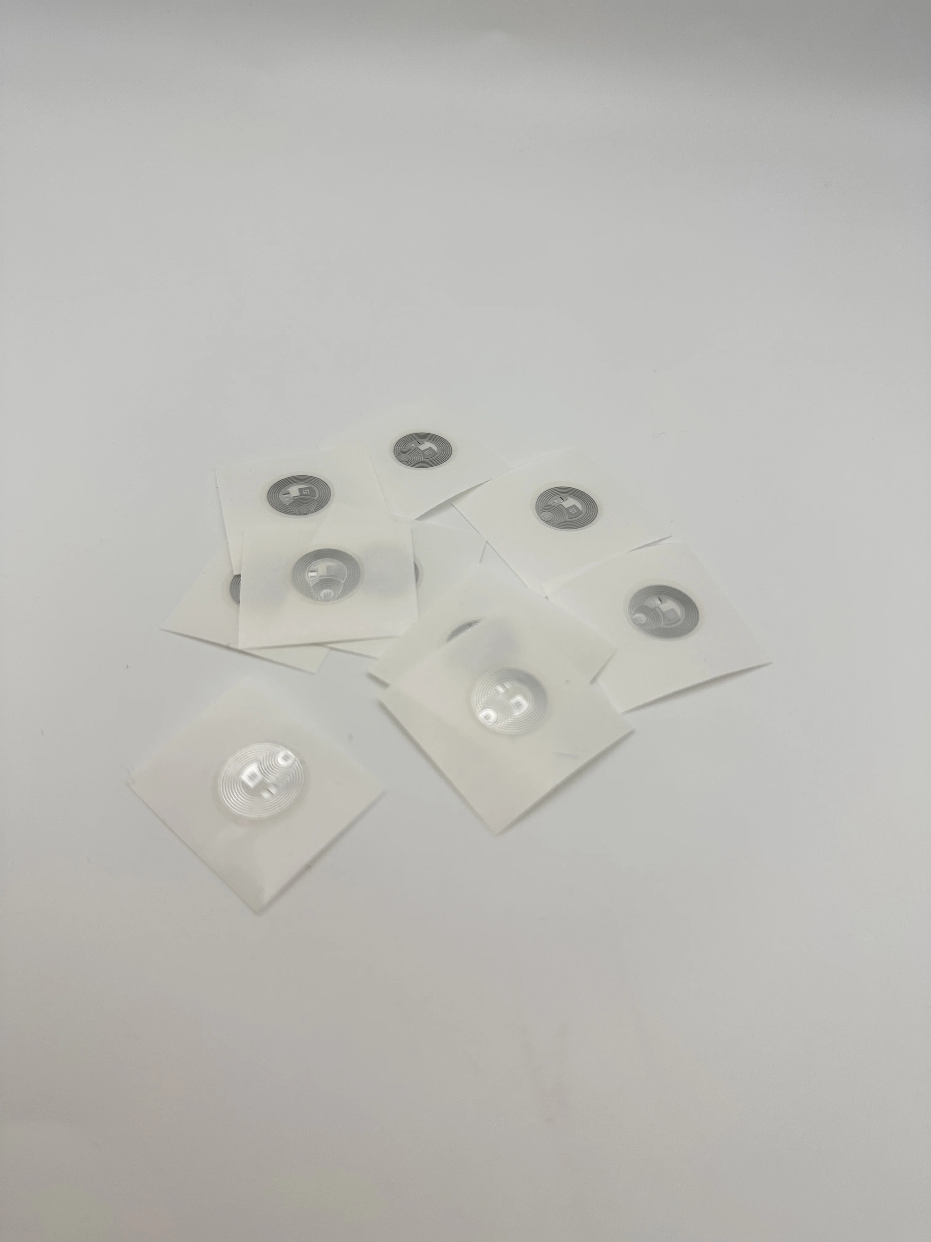 14 มม.แท็ก NFC 215 สติกเกอร์เปียก Inlay Nfc215 ป้าย 215 สติกเกอร์หมวดหมู่ป้ายสติกเกอร์ 13.56mhz