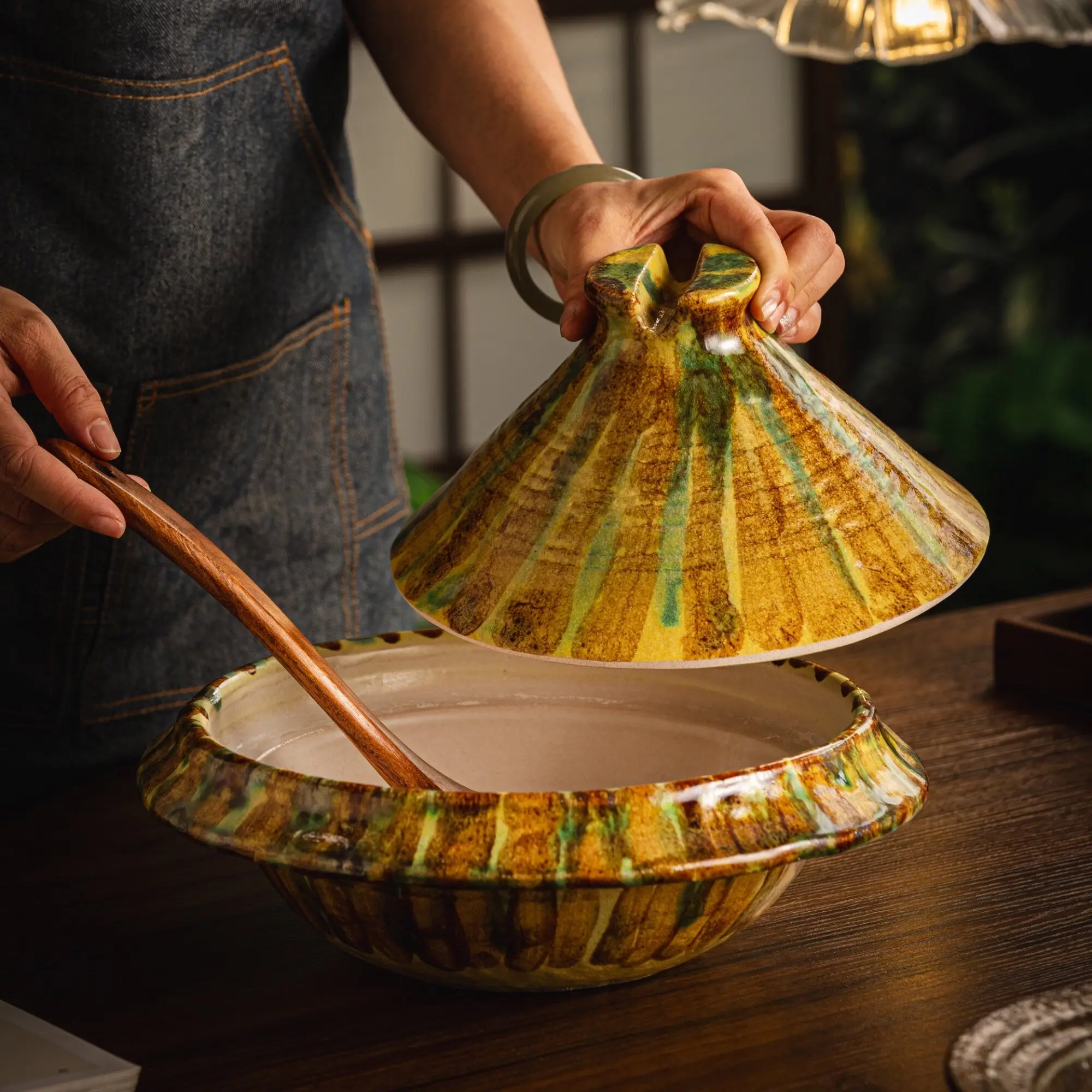 Retro green glaze kiln-changed flowing color Taji pot, high temperature resistant coarse pottery stew pot for simmering