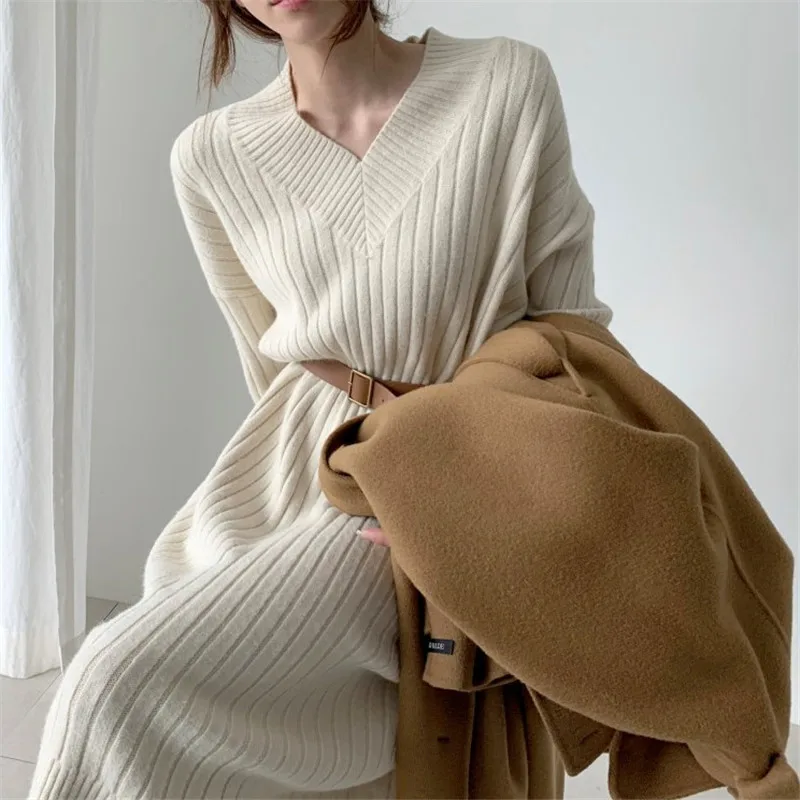 

2024 Straight Knit V-neck Dress with Hidden Meat Autumn Winter Women's Mid Length Knee Loose Bottomed Woolen Korean Style Dress