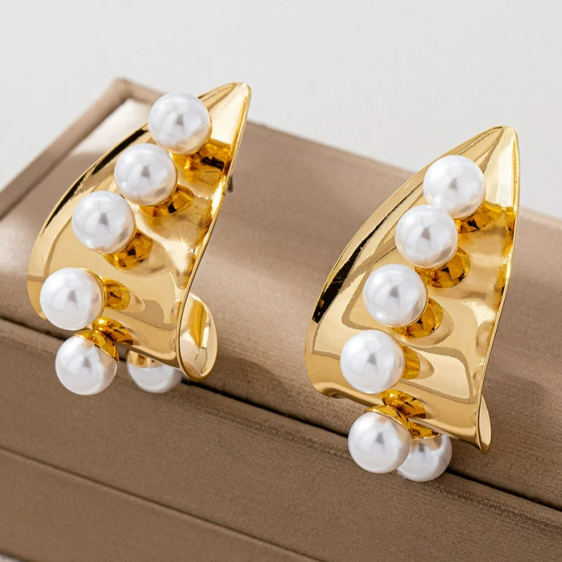 Elegant Imitation Pearl Earrings Women's Personality Banquet Party Temperament Versatile Senior Affordable Luxury Gift 5E185