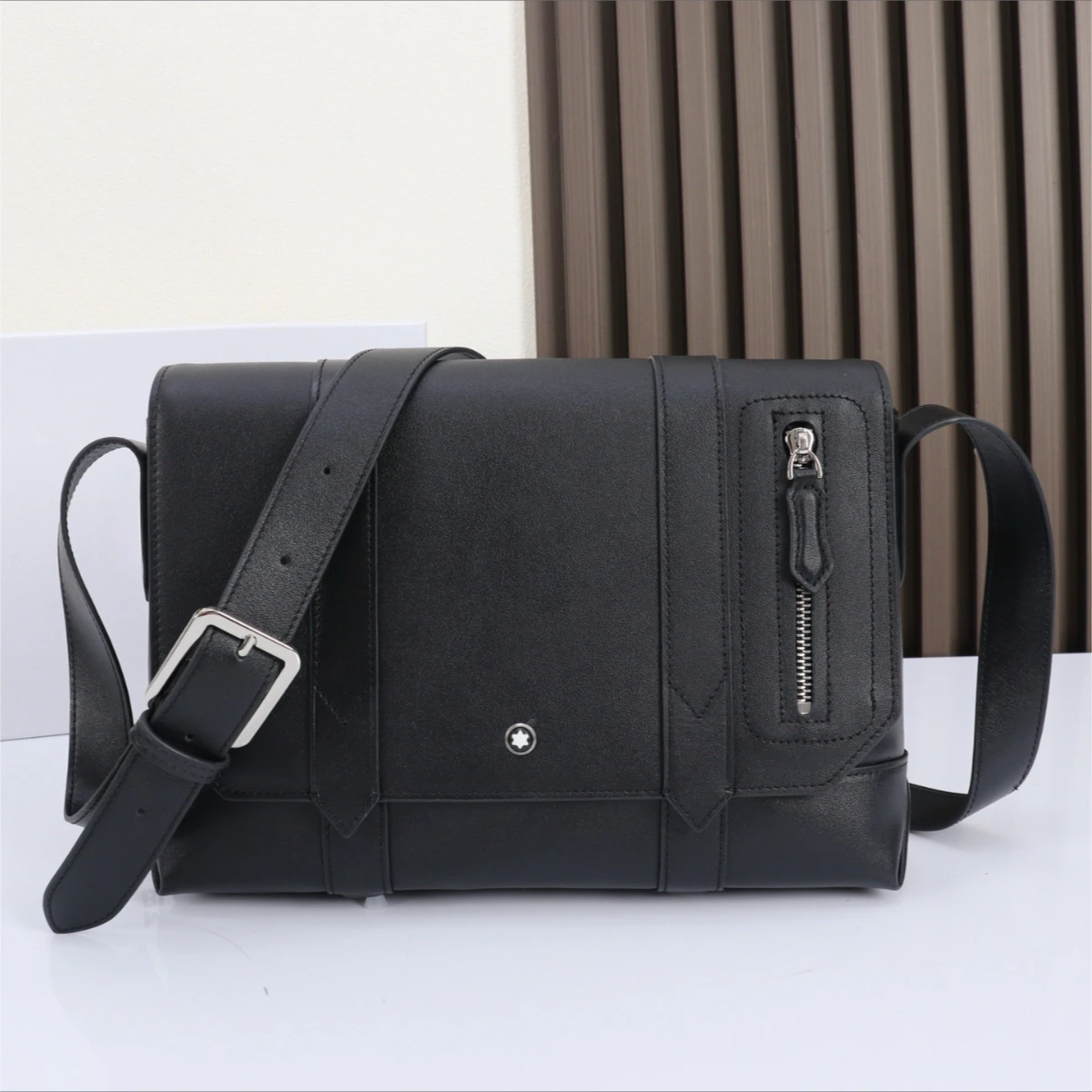 

Fashion Mens Crossbody Bags Soft Leather Mini Messenger Bag in Classic Black for Business Casual Use Crossbody Shoulder Bag