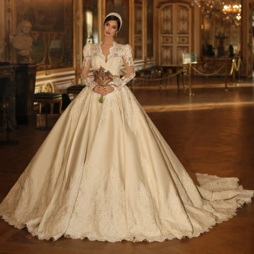 

Customized Elegant Royal Wedding Dress Lace Appliques Satin Princess Bridal Gown V Neck Long Sleeve Church vestidos de novia