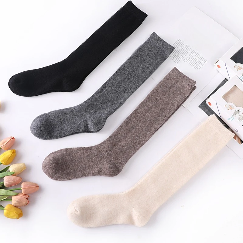 여성용 100% 울 무릎 높이 양말 따뜻한 양말 베이지색 긴 양말 부드러운 니트 양말 편안한 겨울 양말 아늑하고 스타일리시한 울 양말